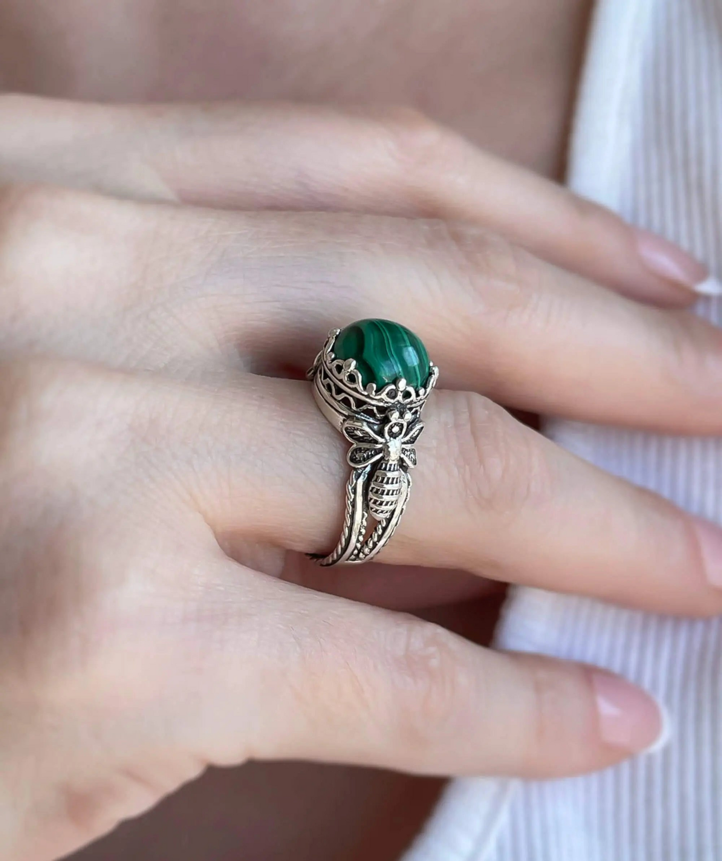 Bee Detailed Malachite Gemstone Filigree Art Women Silver Cocktail Ring